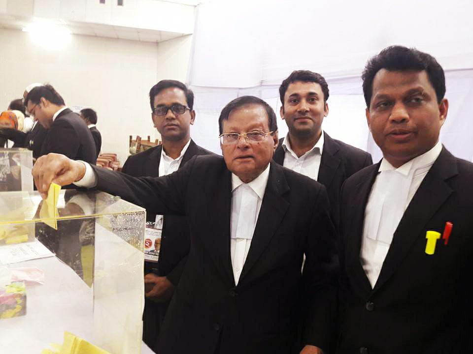 বার কাউন্সিল নির্বাচনে ভোটগ্রহণ চলছে