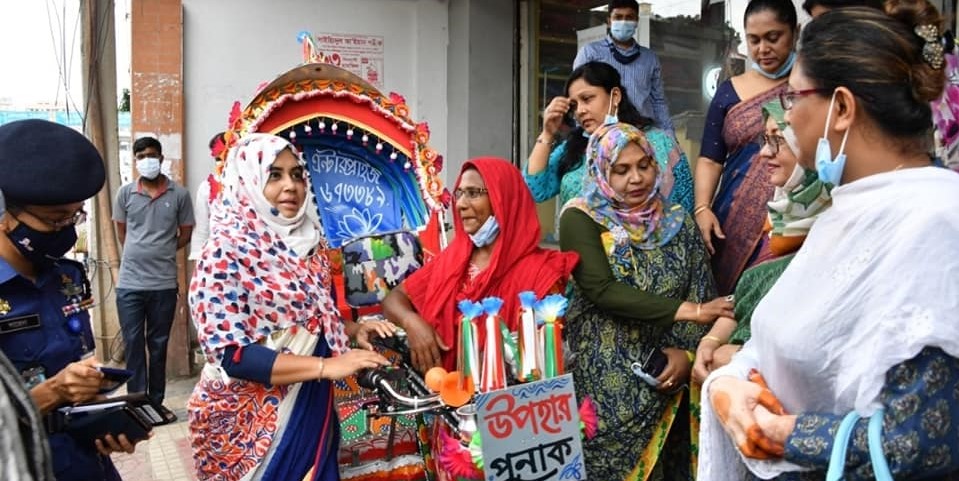 সংগ্রামী নারী ফাতেমার গল্প, পুনাক সভানেত্রীর রিকশা উপহার