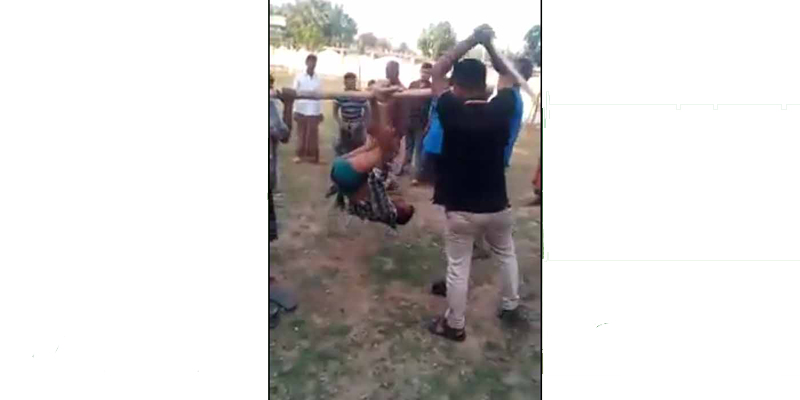 পা বেঁধে উল্টো করে ঝুলিয়ে নির্যাতনের ঘটনায় চারজনের বিরুদ্ধে মামলা