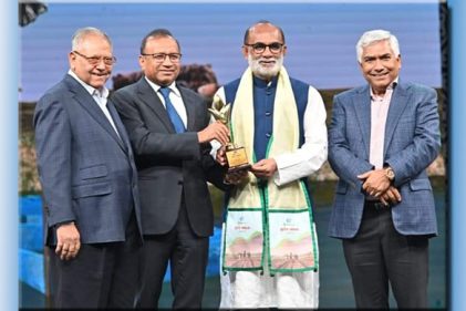 আজীবন সম্মাননা পেলেন মৎস্য ও প্রাণিসম্পদমন্ত্রী শ ম রেজাউল করিম