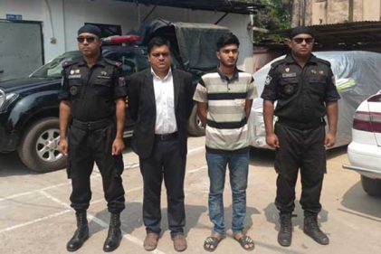 অর্ধকোটি টাকা হাতিয়ে নেওয়ার অভিযোগে ভুয়া আইনজীবীসহ গ্রেপ্তার ২