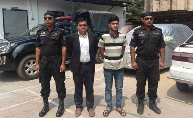 অর্ধকোটি টাকা হাতিয়ে নেওয়ার অভিযোগে ভুয়া আইনজীবীসহ গ্রেপ্তার ২