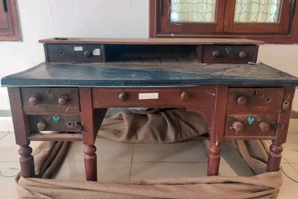 সুপ্রিম কোর্ট মিউজিয়ামে আনা হল বঙ্গবন্ধুর পিতার ব্যবহৃত টেবিল