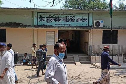 কক্সবাজার কেন্দ্রীয় মসজিদ নির্মাণে পাইল বোরিং : ভয়াবহ ঝুঁকিতে সিজেএম আদালত ভবন