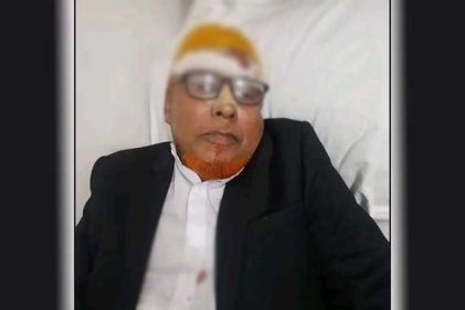 সুপ্রিম কোর্টে পাল্টাপাল্টি বিক্ষোভ-ধাক্কাধাক্কি, আহত বয়োজ্যেষ্ঠ আইনজীবী