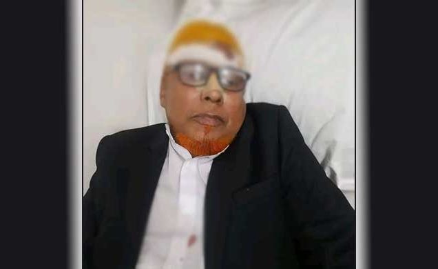 সুপ্রিম কোর্টে পাল্টাপাল্টি বিক্ষোভ-ধাক্কাধাক্কি, আহত বয়োজ্যেষ্ঠ আইনজীবী