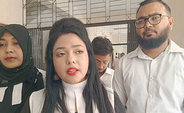 আসামি পক্ষের আইনজীবীর বিরুদ্ধে বাদীর আইনজীবীকে মারধরের হুমকির অভিযোগ