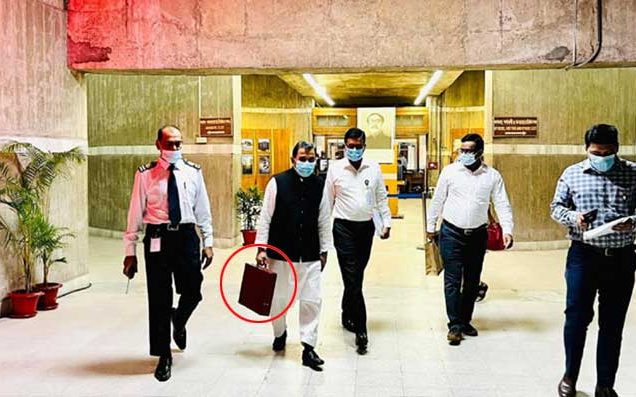 বাজেট ব্রিফকেসের রহস্য কী?