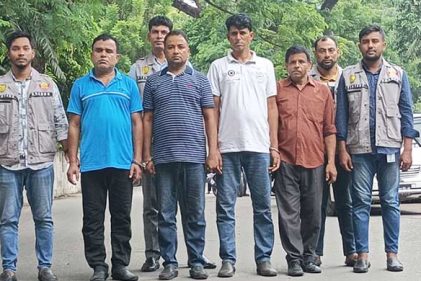 ঘুস নেওয়ার সময় দুদক মহাপরিচালকের পিএ গ্রেফতার