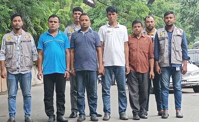 ঘুস নেওয়ার সময় দুদক মহাপরিচালকের পিএ গ্রেফতার