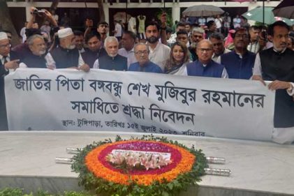 বঙ্গবন্ধুর সমাধিতে বার কাউন্সিল নেতৃবৃন্দের শ্রদ্ধা