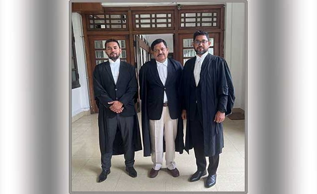 বিচারপতি বাবা ও আইনজীবী দুই ছেলের আবেগঘন মুহূর্ত