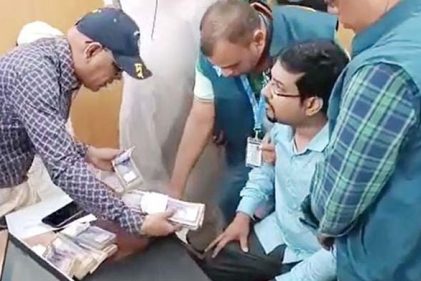 ঘুষের ১০ লাখ টাকাসহ গ্রেপ্তার উপ-কর কমিশনারের জামিন স্থগিত