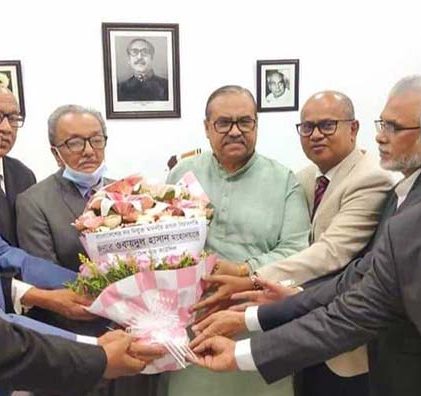 নবনিযুক্ত প্রধান বিচারপতিকে বার কাউন্সিলের ফুলেল শুভেচ্ছা