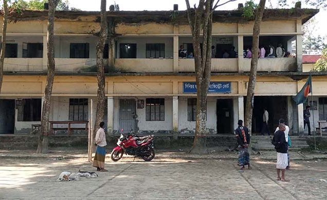 জরাজীর্ণ ভবনে বিচারকাজ, বিকল্প ভবনে আদালত স্থানান্তরের নির্দেশ