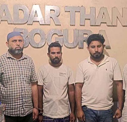 বিচারকের স্বাক্ষর জাল করে আদেশ তৈরি, আদালতের কর্মচারীসহ গ্রেফতার ৫