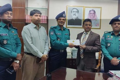 নাশকতা ঘটানোর পূর্বেই সম্ভাব্য নাশকতাকারীকে আটক করায় বিশেষ পুরস্কার