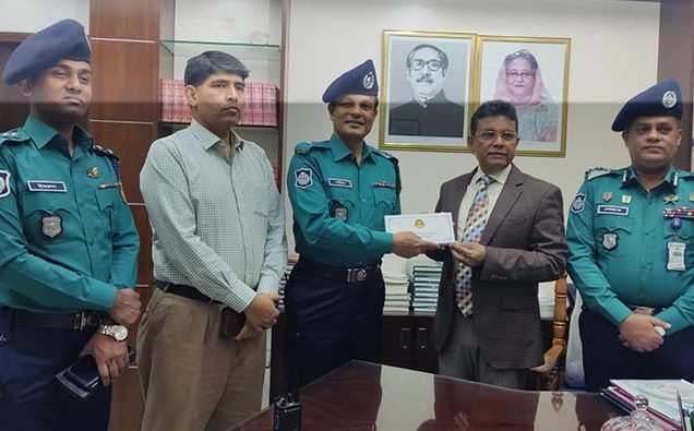 নাশকতা ঘটানোর পূর্বেই সম্ভাব্য নাশকতাকারীকে আটক করায় বিশেষ পুরস্কার