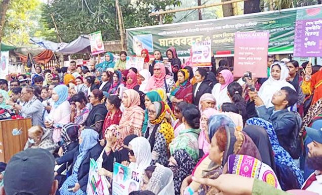 প্রধান বিচারপতিকে বিএনপি নেতাকর্মীদের স্বজনদের স্মারকলিপি দিতে পুলিশের বাধা