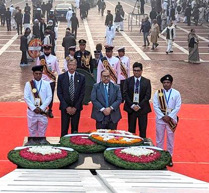 শহীদ বুদ্ধিজীবী স্মৃতিসৌধে প্রধান বিচারপতির শ্রদ্ধা