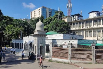 সুপ্রিম কোর্ট জামে মসজিদ সংলগ্ন গেইট বন্ধ ঘোষণা