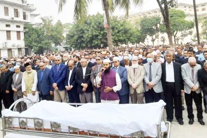 সুপ্রিম কোর্ট প্রাঙ্গণে ব্যারিস্টার মইনুল হোসেনের জানাজা অনুষ্ঠিত