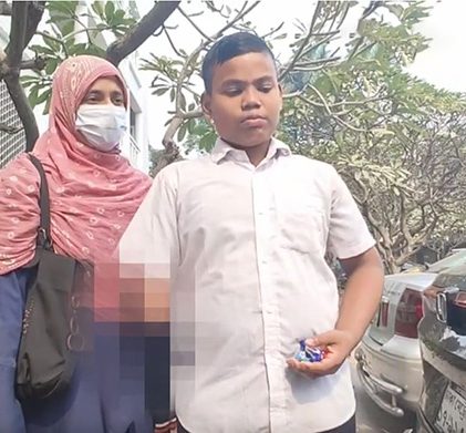 এজলাসে ডেকে শিশুকে চকলেট উপহার দিলেন হাইকোর্টের বিচারপতি