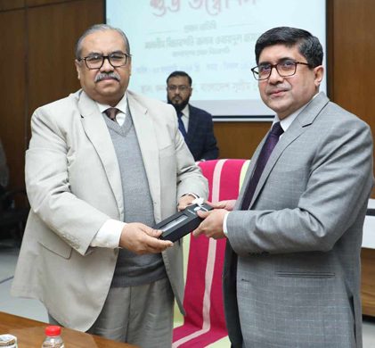 প্রথমবারের মতো পরিচয়পত্র পেলেন অধস্তন আদালতের বিচারকরা