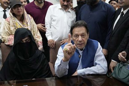 তোশাখানা দুর্নীতি মামলায় ইমরান-বুশরা দম্পতির ১৪ বছরের কারাদণ্ড