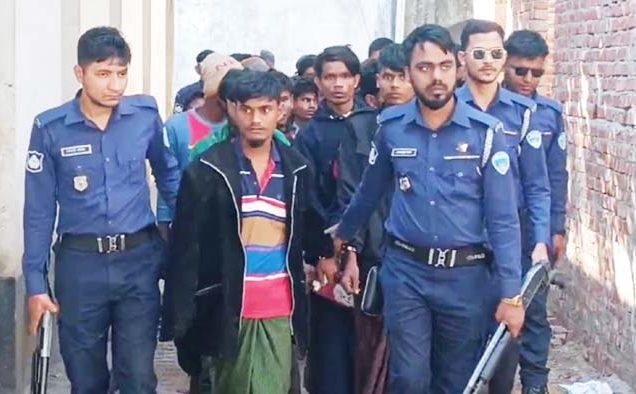 অস্ত্রসহ আটক ২২ রোহিঙ্গা ৩ দিনের রিমান্ডে