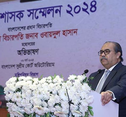 জেলা প্রশাসকদের উচ্চ আদালতের রায় বাস্তবায়নের আহ্বান প্রধান বিচারপতির