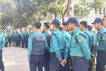 সুপ্রিম কোর্ট বারে ৯ প্লাটুন পুলিশ মোতায়েন, অস্বস্তিতে আইনজীবীরা