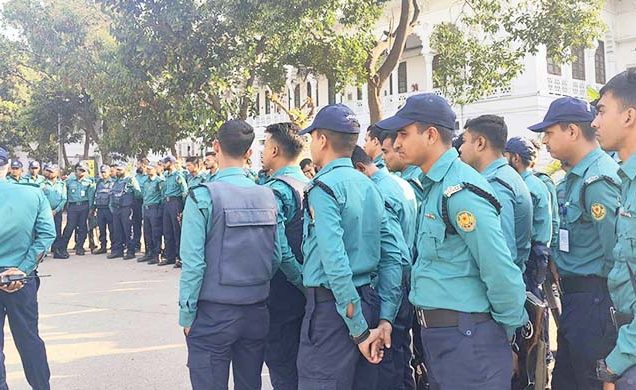 সুপ্রিম কোর্ট বারে ৯ প্লাটুন পুলিশ মোতায়েন, অস্বস্তিতে আইনজীবীরা