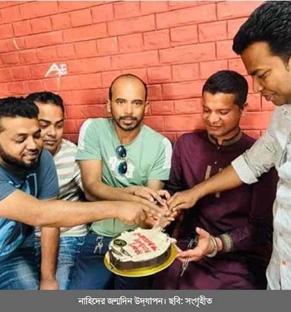 আদালতের হাজতখানার বারান্দায় কেক কেটে আসামির জন্মদিন উদ্যাপন