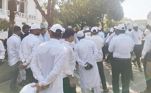 সুপ্রিম কোর্ট বার নির্বাচন: সাদা পোশাক পরা বহিরাগতদের সরিয়ে দিলেন আইনজীবীরা