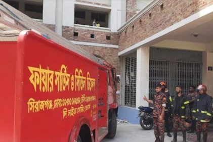 আদালত ভবনে আগুন, আতঙ্কে বিচারকাজ সাময়িক বন্ধ