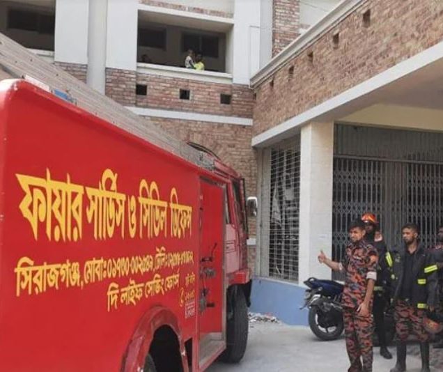 আদালত ভবনে আগুন, আতঙ্কে বিচারকাজ সাময়িক বন্ধ