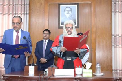 শপথ নিলেন পিএসসির নতুন সদস্য অধ্যাপক ড. প্রদীপ কুমার পাণ্ডে