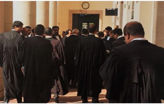 অধস্তন আদালতেও কালো কোট-গাউনে ফিরেছেন বিচারক-আইনজীবীরা