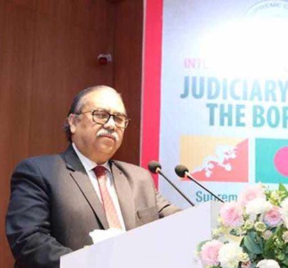 দক্ষিণ এশিয়ার বিচার বিভাগের চ্যালেঞ্জ মোকাবিলায় এ অঞ্চলের দেশগুলোর বিচার বিভাগের মধ্যে সেতুবন্ধন তৈরির আহ্বান জানিয়েছেন বাংলাদেশের প্রধান বিচারপতি ওবায়দুল হাসান।