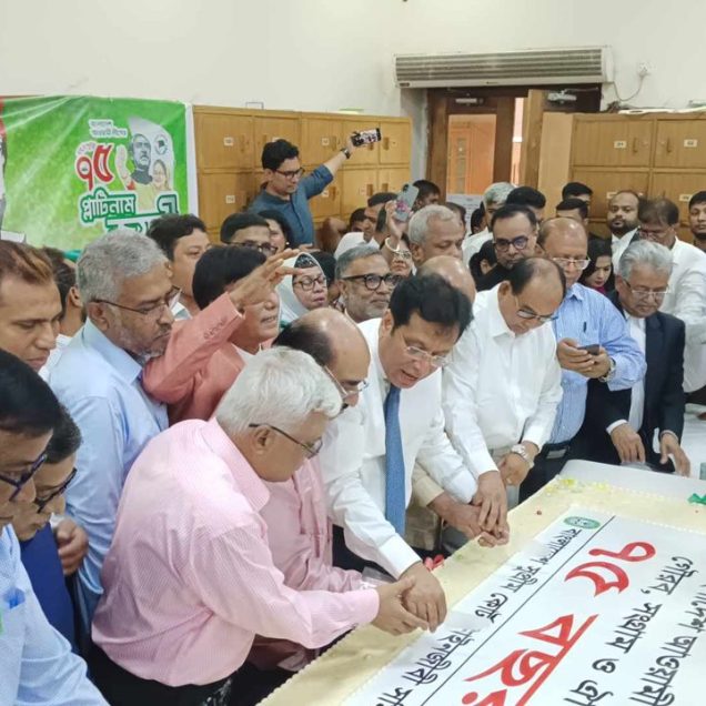 আওয়ামী লীগের প্রতিষ্ঠাবার্ষিকী: ৭৫ কেজির কেক কাটল সুপ্রিম কোর্ট বার