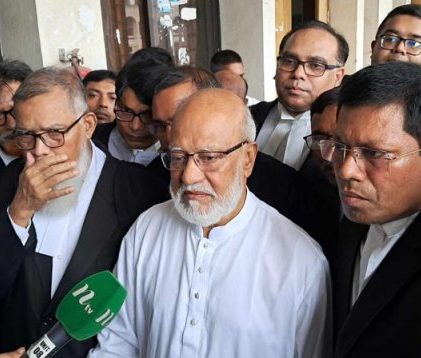 অর্থপাচার মামলায় খালাস পেলেন খন্দকার মোশাররফ, বিচারককে জানালেন ধন্যবাদ