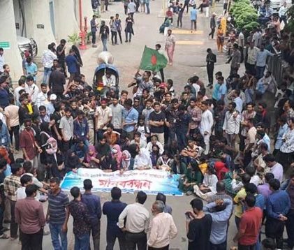 আন্দোলনের মুখে এইচএসসির স্থগিত পরীক্ষা বাতিল, ফল কীভাবে সিদ্ধান্ত পরে