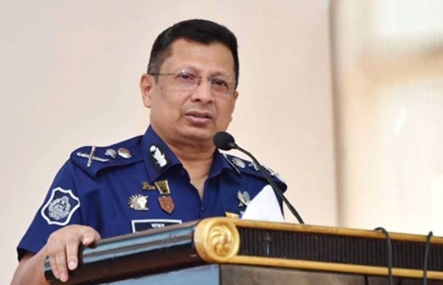 আইনজীবীদের ওপর হামলার অভিযোগে সাবেক আইজিপিসহ ১৫ পুলিশের নামে মামলা