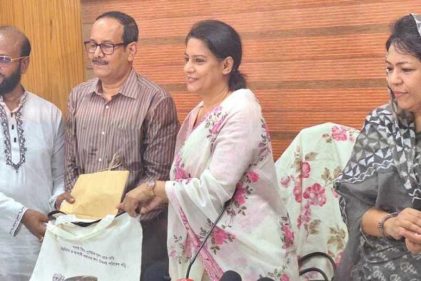 ১ নভেম্বর থেকে কাঁচাবাজারে পলিথিন ব্যবহার নিষিদ্ধ: পরিবেশ উপদেষ্টা