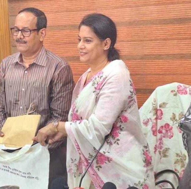 ১ নভেম্বর থেকে কাঁচাবাজারে পলিথিন ব্যবহার নিষিদ্ধ: পরিবেশ উপদেষ্টা