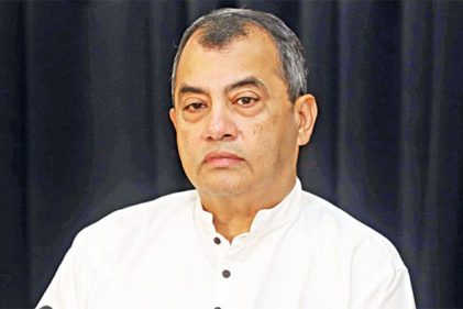 আদালত প্রাঙ্গণে সাবের হোসেনকে লক্ষ্য করে ডিম নিক্ষেপ, হামলার চেষ্টা