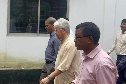 ট্রাইব্যুনাল পরিদর্শনে আইন উপদেষ্টা, এড়িয়ে গেলেন রাষ্ট্রপতি ইস্যুতে প্রশ্ন