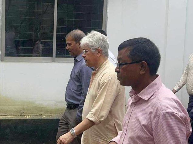 ট্রাইব্যুনাল পরিদর্শনে আইন উপদেষ্টা, এড়িয়ে গেলেন রাষ্ট্রপতি ইস্যুতে প্রশ্ন