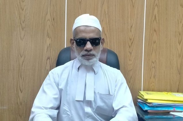 সুপ্রিম কোর্টের ইতিহাসে প্রথম সিনিয়র অ্যাডভোকেট দৃষ্টিহীন মোশাররফ হোসেন